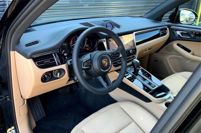 2025 Porsche Macan photo 4