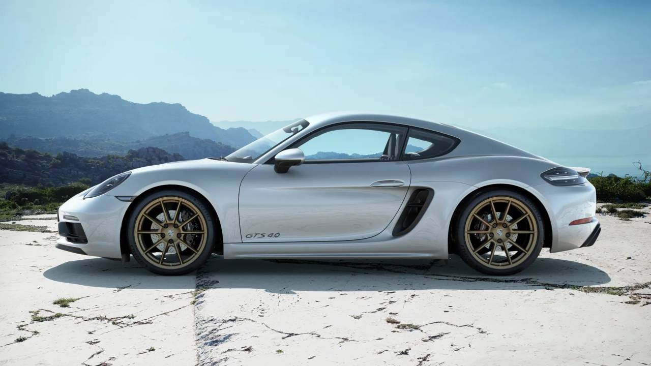 2025 Porsche Cayman GTS 4.0 photo 2