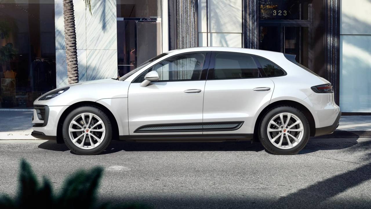 2025 Porsche Macan T photo 2