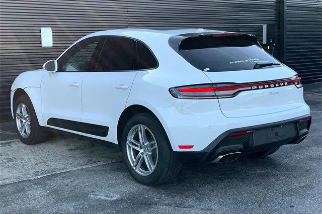 2025 Porsche Macan T photo 3