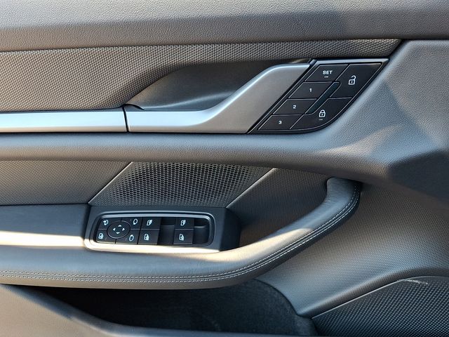 2025 Porsche Taycan Base - Photo 13