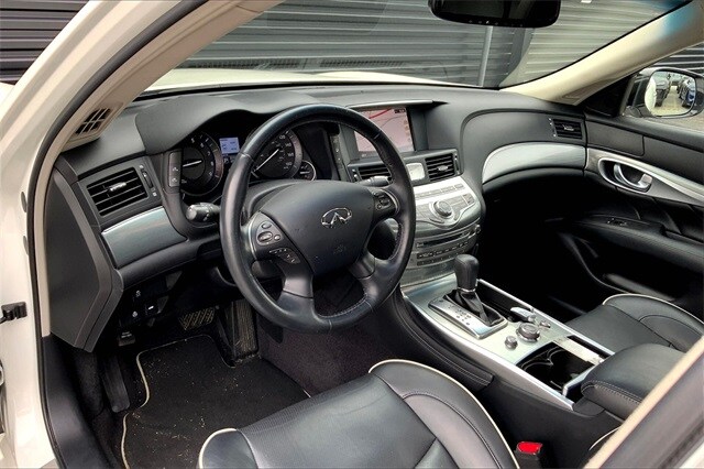 2018 Infiniti Q70 photo 3