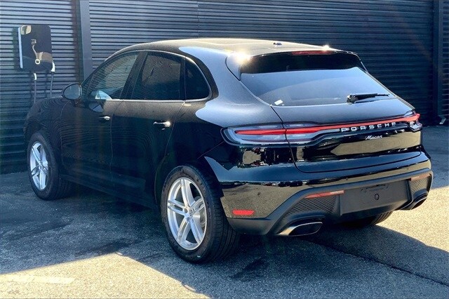 2025 Porsche Macan photo 3