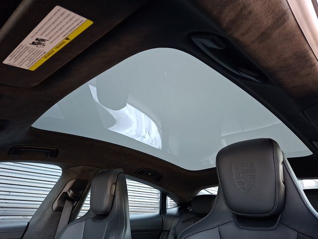 2025 Porsche Taycan GTS - Photo 16