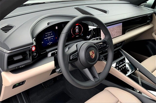 2025 Porsche Macan 4 Electric photo 4