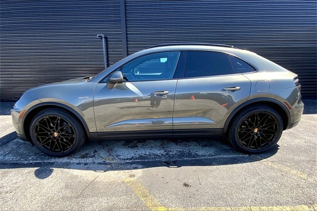 Certified 2025 Porsche Macan Base with VIN WP1AA2XAXSL001472 for sale in Conshohocken, PA