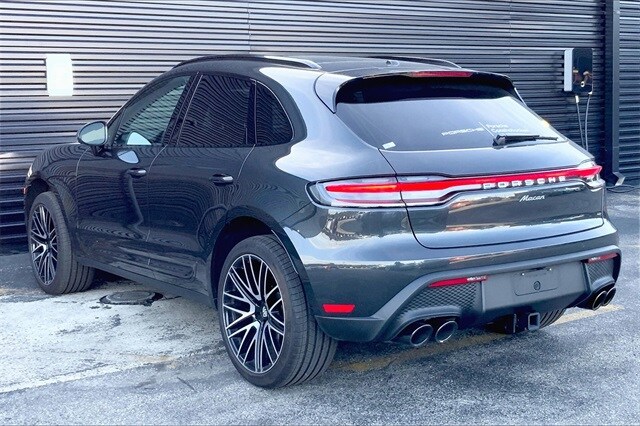 2025 Porsche Macan T photo 3