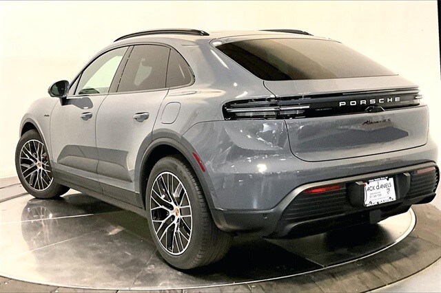 2025 Porsche Macan Electric photo 3