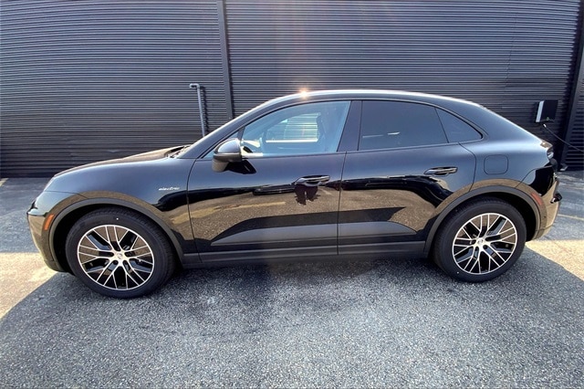 Certified 2025 Porsche Macan Base with VIN WP1AD2XA7SL076475 for sale in Conshohocken, PA