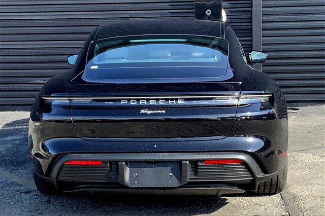 2025 Porsche Taycan photo 3