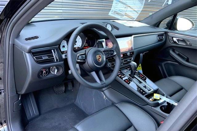 2025 Porsche Macan GTS photo 4