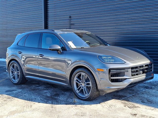 2025 Porsche Cayenne Turbo E-Hybrid - Photo 9