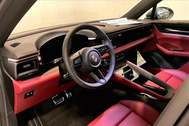 2025 Porsche Macan Electric photo 4