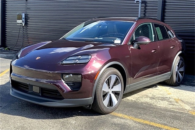 2025 Porsche Macan Base's photo