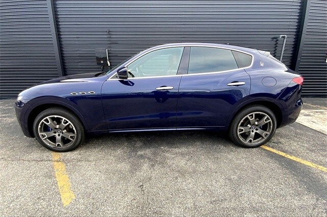 2020 Maserati Levante Base photo 2