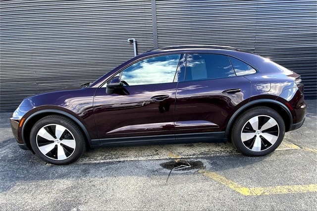 Certified 2025 Porsche Macan Base with VIN WP1AD2XA6SL076306 for sale in Conshohocken, PA