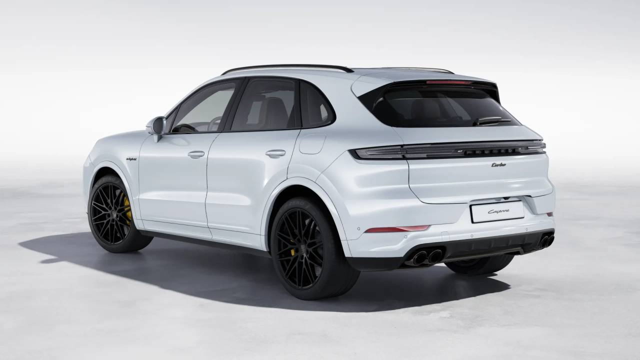 2026 Porsche Cayenne Turbo E-Hybrid photo 2