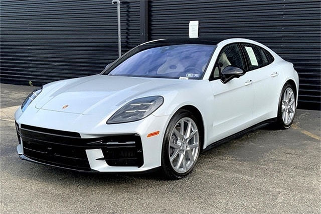 2025 Porsche Panamera Base's photo