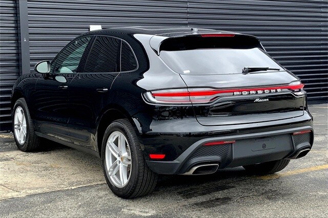 2024 Porsche Macan T photo 3