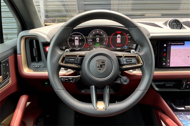 2025 Porsche Cayenne Turbo E-Hybrid photo 4