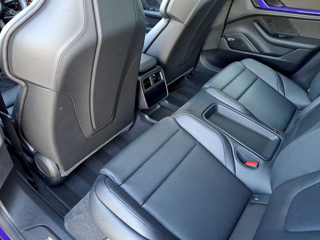 2025 Porsche Taycan GTS - Photo 13