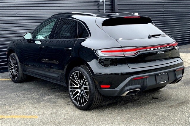 2025 Porsche Macan T photo 3