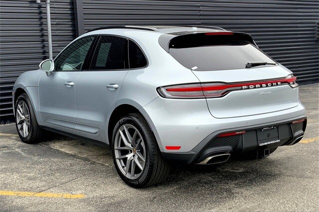 2025 Porsche Macan T photo 3