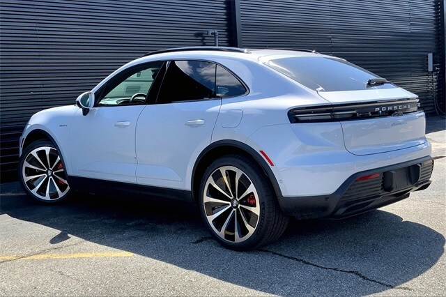 2025 Porsche Macan Electric photo 3
