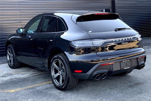 2025 Porsche Macan T photo 3