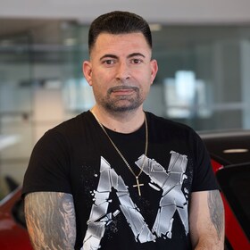 Staff member Carmine B from ID_5c3d1ea0a8c3