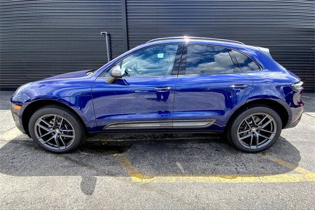 2025 Porsche Macan T photo 2