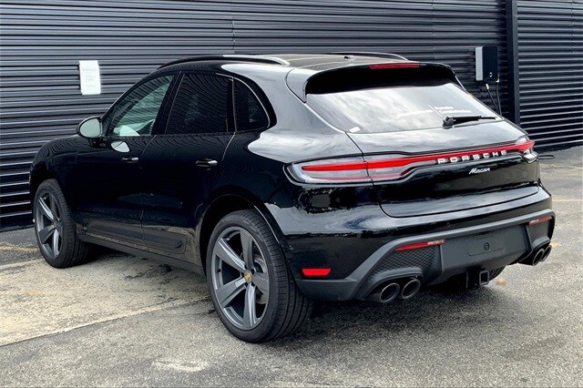 2025 Porsche Macan T photo 3