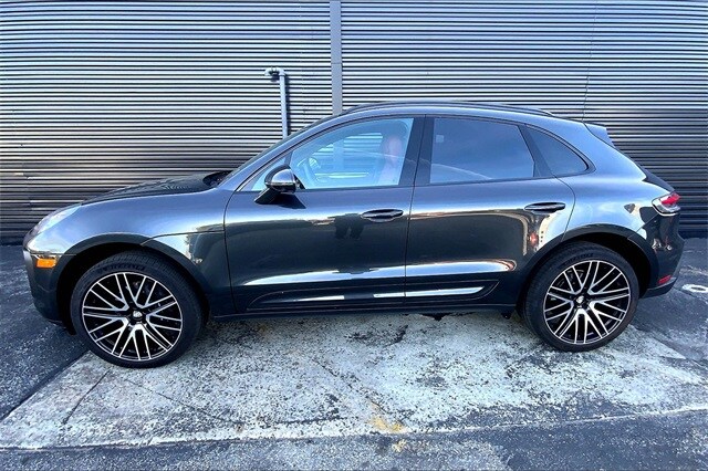 2025 Porsche Macan T photo 2