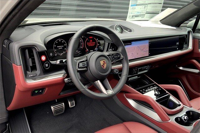 2025 Porsche Cayenne GTS photo 4