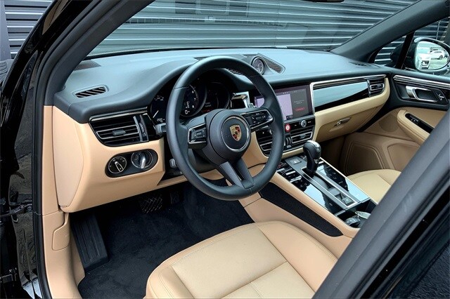 2024 Porsche Macan T photo 4