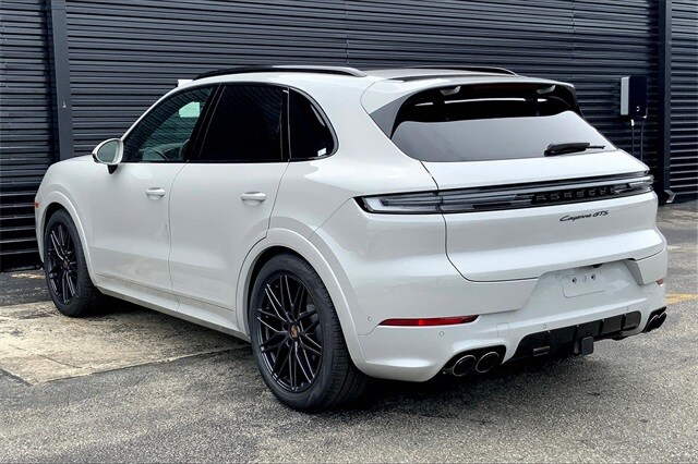 2025 Porsche Cayenne GTS photo 3