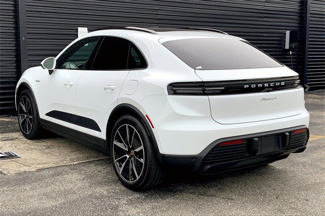 2025 Porsche Macan 4 Electric photo 3
