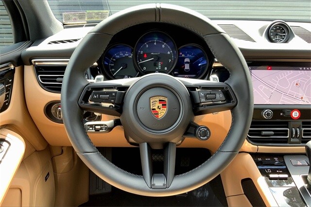 2025 Porsche Macan T photo 4