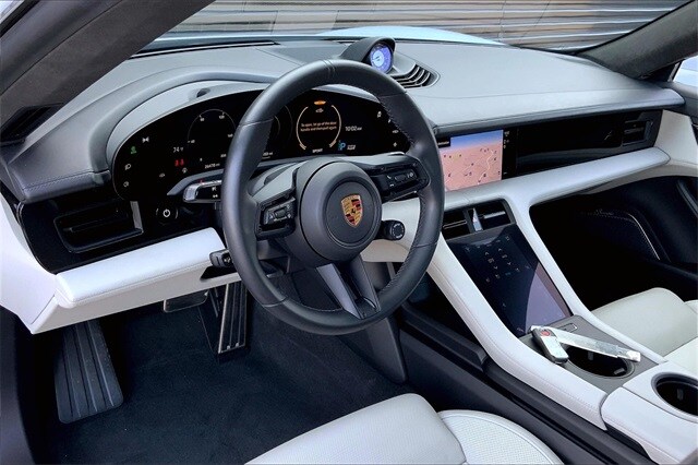 2021 Porsche Taycan Turbo photo 4