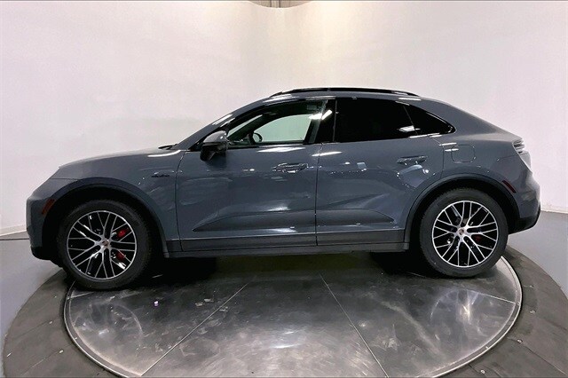 2025 Porsche Macan Electric photo 2
