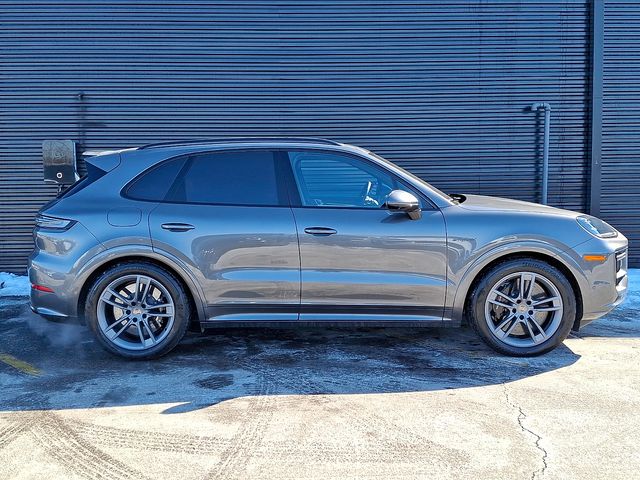 2025 Porsche Cayenne Turbo E-Hybrid - Photo 8