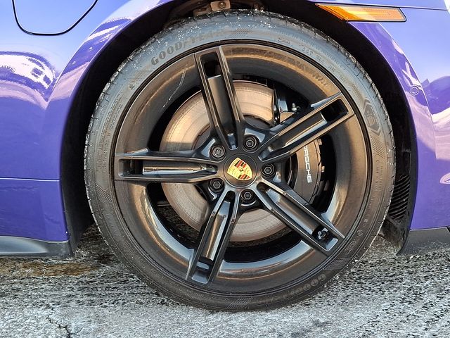 2025 Porsche Taycan GTS - Photo 12
