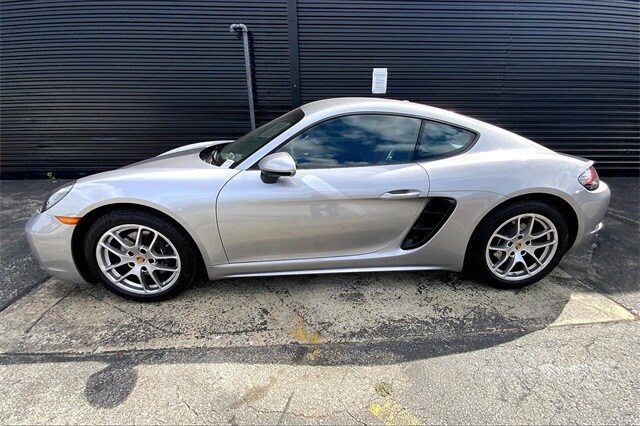 2024 Porsche Cayman photo 2
