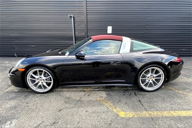 2015 Porsche 911 Targa 4 photo 2