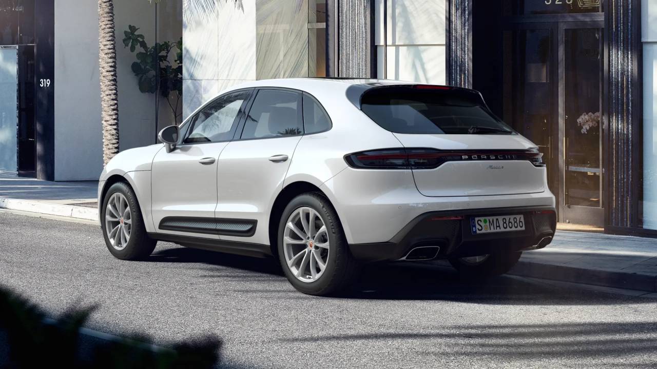 2025 Porsche Macan T photo 3