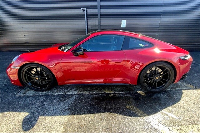 2022 Porsche 911 GTS photo 2