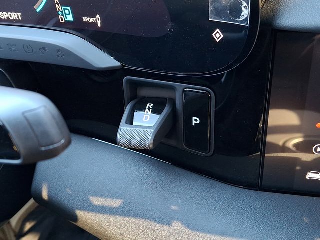 2025 Porsche Taycan Base - Photo 15