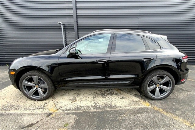 2025 Porsche Macan T photo 2