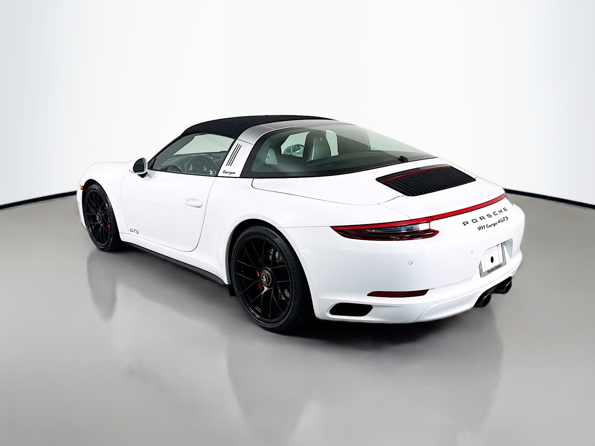 2018 Porsche 911 Targa 4 GTS photo 3