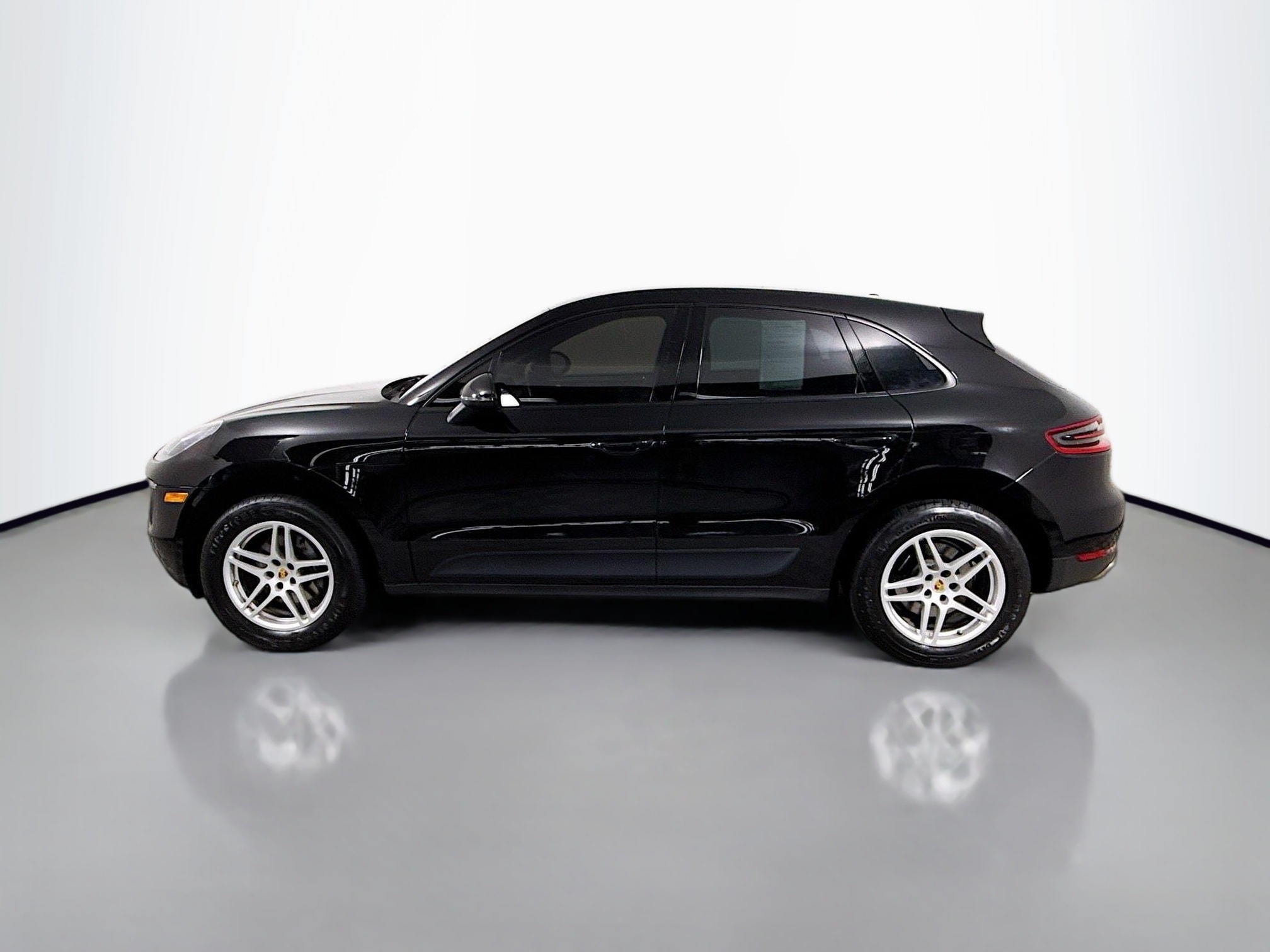 Certified 2018 Porsche Macan Base with VIN WP1AA2A57JLB02546 for sale in Danbury, CT